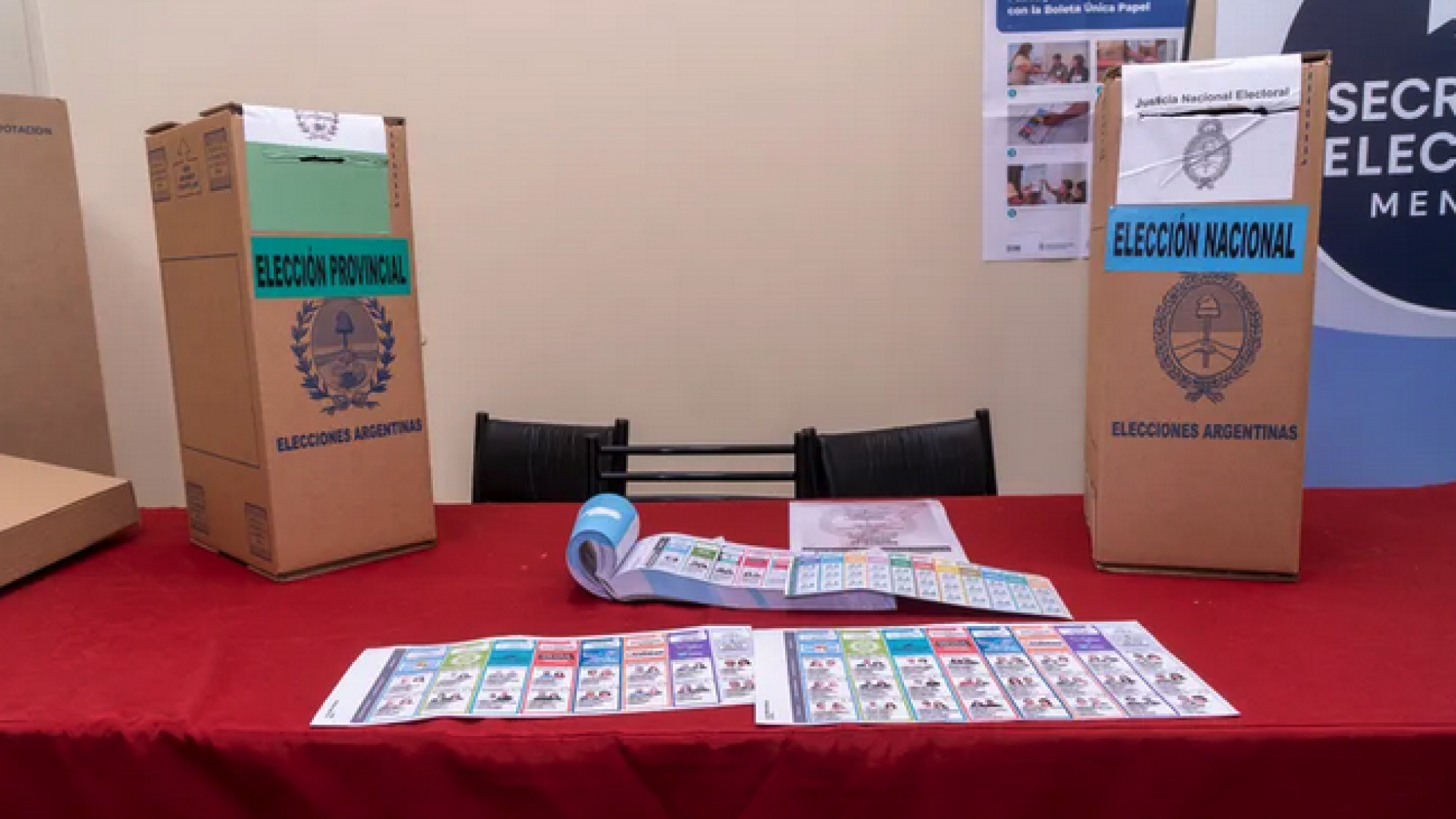 Hubo demoras en Mendoza en la apertura de escuelas y problemas con la doble urna